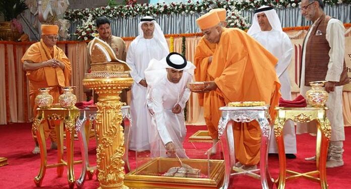 അബുദാബിയിലെ നിര്‍മ്മാണം പുരോഗമിക്കുന്ന ക്ഷേത്രത്തില്‍ പ്രഥമ ശിലാ സ്ഥാപന്‍ സപ്താഹത്തിന് തുടക്കമായതായി ക്ഷേത്ര ഭരണസമിതി പത്രക്കുറിപ്പിൽ അറിയിച്ചു