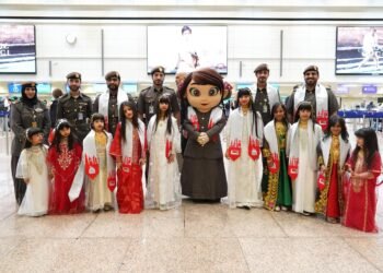 ബഹ്‌റൈൻ ദേശീയ ദിനം: ദുബായ് വിമാനത്താവളത്തിൽ ഹൃദയസ്‌പർശിയായ സ്വീകരണം; യാത്രക്കാരുടെ പാസ്‌പോർട്ടിൽ പ്രത്യേക 'സ്നേഹമുദ്ര'