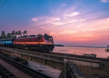 യാത്ര നിരക്ക് വർധിപ്പിച്ച് ഇന്ത്യൻ റെയിൽവേ;ഈമാസം 26 മുതൽ പ്രാബല്യത്തിൽ വരും
