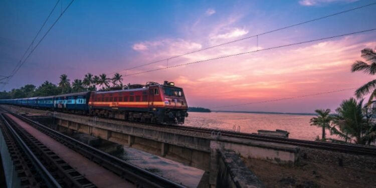 യാത്ര നിരക്ക് വർധിപ്പിച്ച് ഇന്ത്യൻ റെയിൽവേ;ഈമാസം 26 മുതൽ പ്രാബല്യത്തിൽ വരും