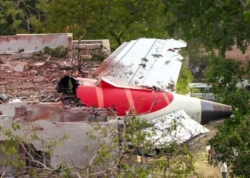 അഹമ്മദാബാദ് വിമാനാപകടം: എയർഇന്ത്യ 787 ഡ്രീംലൈനറിൽ സർവീസ് ആരംഭിച്ചതു മുതൽ തകരാറുകളെന്ന് യുഎസ് റിപ്പോർട്ട്എൻജിൻ ഫ്യുവൽ സ്വിച്ചുകൾ ഓഫായതെന്ന AAIB കണ്ടെത്തലിന് വിരുദ്ധമായ വിവരങ്ങൾ പുറത്ത്