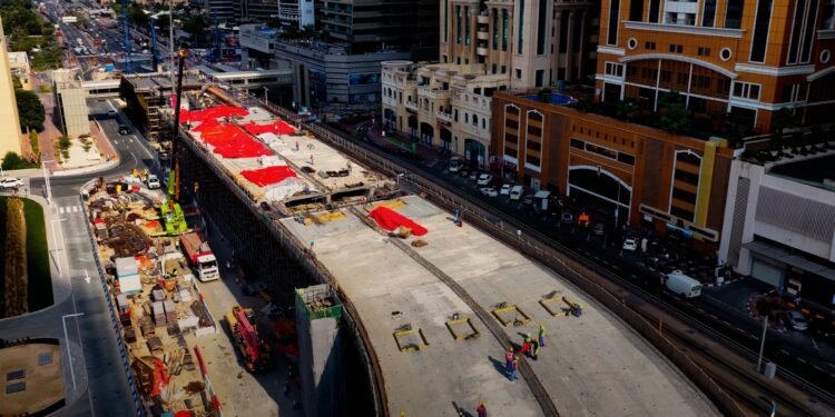 ദുബായ് ഹാർബറിലേക്ക് ഇനി ‘പറക്കാം’; യാത്രാസമയം 12 മിനിറ്റിൽ നിന്ന് 3 മിനിറ്റായി കുറയ്ക്കുന്ന വമ്പൻ പാലം 65% പൂർത്തിയായി