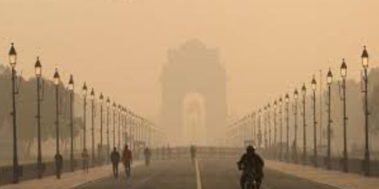 Air pollution worsens; strict restrictions imposed in Delhi