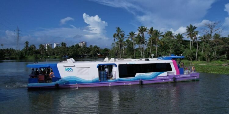 ‘കൊച്ചിയെ കണ്ടുപഠിക്കൂ!’; കേന്ദ്രത്തിന്റെ സാമ്പത്തിക സർവേ റിപ്പോർട്ടിൽ വാട്ടർ മെട്രോയ്ക്ക് കൈയടി