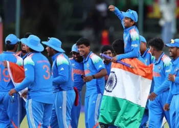 ഇന്ത്യൻ കൗമാരോത്സവം; ഇംഗ്ലണ്ടിനെ 100 റൺസിന് തകർത്ത് അണ്ടർ-19 ലോകകിരീടം സ്വന്തമാക്കി ഇന്ത്യ