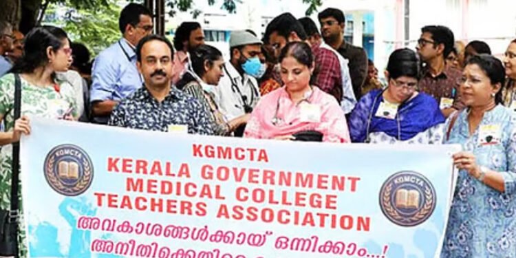 ഡോക്ടർമാരുടെ സമരം ശക്തം; ഇന്ന് മുതൽ അടിയന്തര ശസ്ത്രക്രിയകൾ മാത്രം