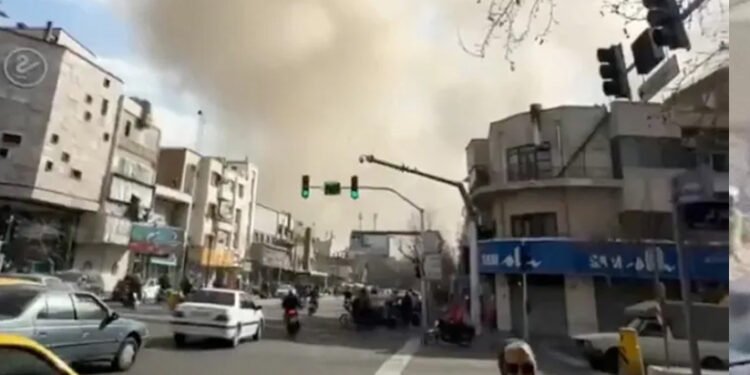 തെൽ അവീവിൽ ഇറാൻ ആക്രമണം; അടിയന്തരാവസ്ഥ പ്രഖ്യാപിച്ച് ഇസ്രായേൽ