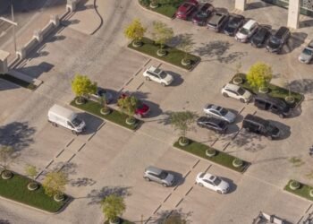 Traffic facilities improve in International City; solution found for parking problem