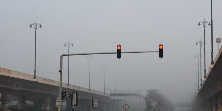 യു.എ.ഇയിൽ ഇന്ന് അതിശക്തമായ മൂടൽമഞ്ഞ്; പുലർച്ചെ 1 മുതൽ 10 വരെ ജാഗ്രത നിർദേശം