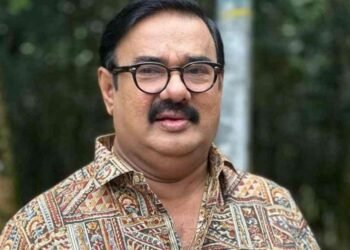 നടൻ മണിയൻപിള്ള രാജു ഓടിച്ച കാർ അപകടത്തിൽ; യുവാക്കൾക്ക് പരിക്ക്, വാഹനം നിർത്താതെ പോയതായി പരാതി