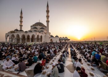 ഷെയ്ഖ് സായിദ് ഗ്രാൻഡ് മോസ്കിൽ സമത്വത്തിന്റെ സമൂഹനോമ്പുതുറ; ദിനംപ്രതി ആയിരങ്ങൾ ഒരുമിച്ച് ഇഫ്താർ