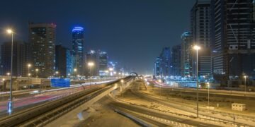 അബൂദബിയിലെ പ്രധാന റോഡുകളിൽ വേഗപരിധി കുറച്ചു; ഇന്ന് മുതൽ പുതിയ നിയമം പ്രാബല്യത്തിൽ