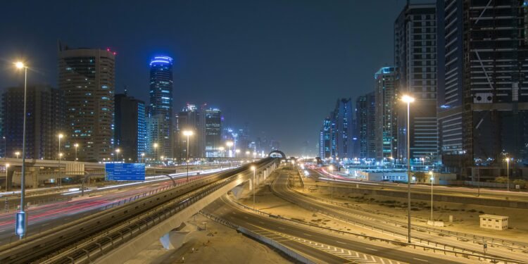 അബൂദബിയിലെ പ്രധാന റോഡുകളിൽ വേഗപരിധി കുറച്ചു; ഇന്ന് മുതൽ പുതിയ നിയമം പ്രാബല്യത്തിൽ