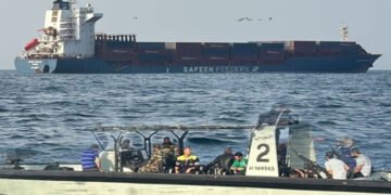 ഹുർമുസ് കടലിടുക്കിന് സമീപം ചരക്ക് കപ്പലിനു നേരെ മിസൈൽ ആക്രമണം