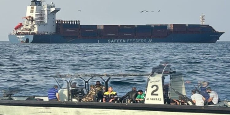 ഹുർമുസ് കടലിടുക്കിന് സമീപം ചരക്ക് കപ്പലിനു നേരെ മിസൈൽ ആക്രമണം