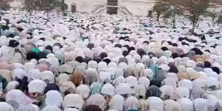 നമസ്കാരം തടയാനാവില്ല; ക്രമസമാധാനം പാലിക്കാൻ കഴിയില്ലെങ്കിൽ കലക്ടറും എസ്.പി യും രാജിവെക്കണം – അലഹബാദ് ഹൈക്കോടതി