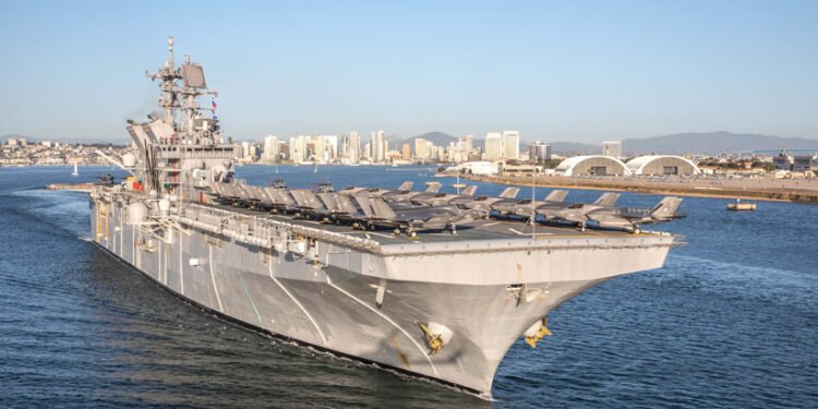 സിംഗപ്പൂർ തീരത്ത് യു.എസ് യുദ്ധക്കപ്പൽ; മധ്യപൂർവേഷ്യയിലേക്ക് കൂടുതൽ സൈനികരെ വിന്യസിക്കുന്നു