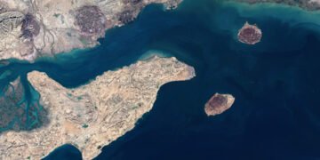 ഹോർമുസ് കടലിടുക്ക്: നിയന്ത്രിത അനുമതിയോടെ കപ്പൽ ഗതാഗതം; ഇന്ത്യ-ചൈന ഉൾപ്പെടെ ചില രാജ്യങ്ങൾക്ക് ഇളവ്