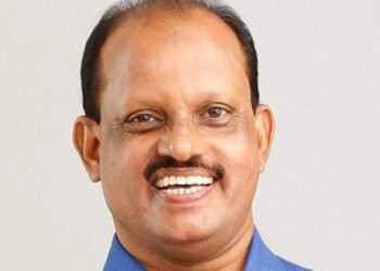 ഗ്ലാസ് ചിഹ്നത്തിൽ പോസ്റ്ററടിച്ച് പ്രചാരണം തകൃതി; പട്ടിക വന്നപ്പോൾ അഹമ്മദ് ദേവർകോവിലിന് ചിഹ്നം ബക്കറ്റ്!