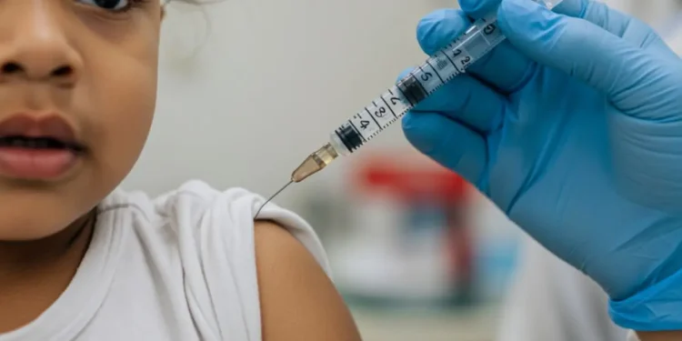 യുഎഇയിൽ കുട്ടികൾക്ക് വാക്സീൻ നൽകിയില്ലെങ്കിൽ പിഴ; പുതിയ നിയമത്തിന് അംഗീകാരം