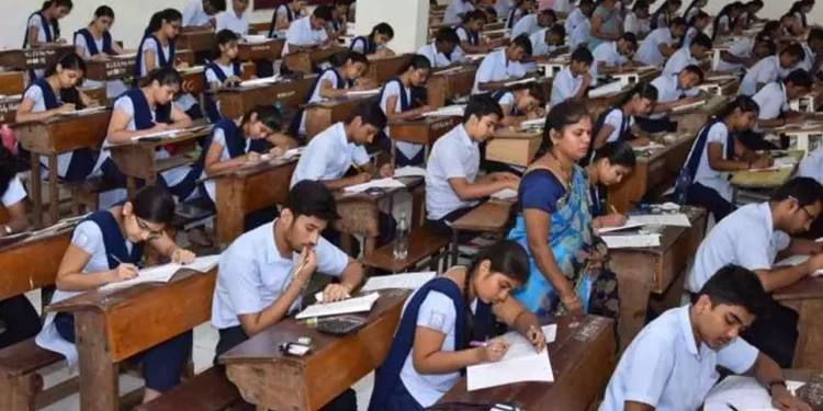 കേരളം പരീക്ഷാ ചൂടിലേക്ക്; എസ്.എസ്.എൽ.സി, ഹയർ സെക്കൻഡറി, വി.എച്ച്.എസ്.ഇ പരീക്ഷകൾക്ക് വ്യാഴാഴ്ച തുടക്കം