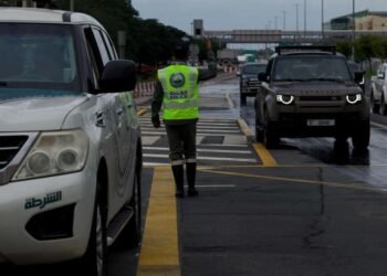 യുഎഇ മഴ മുന്നറിയിപ്പ്: നിയമലംഘനം നടത്തിയാൽ 2,000 ദിർഹം വരെ പിഴ; വാഹനം 60 ദിവസത്തേക്ക്​ പിടിച്ചെടുക്കും; ലൈസൻസിൽ 23 ബ്ലാക്ക്​ പോയിന്‍റ്​