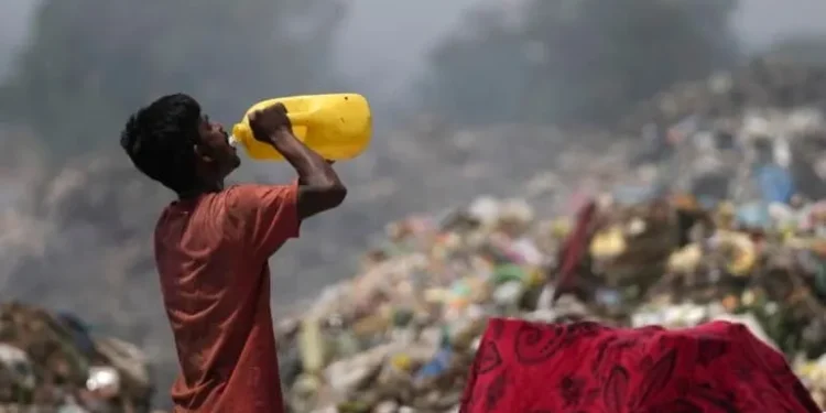 കേരളം ചുട്ടുപൊള്ളുന്നു: 11 ജില്ലകളിൽ ഉയർന്ന താപനില മുന്നറിയിപ്പ്; അതീവ ജാഗ്രത നിർദ്ദേശം