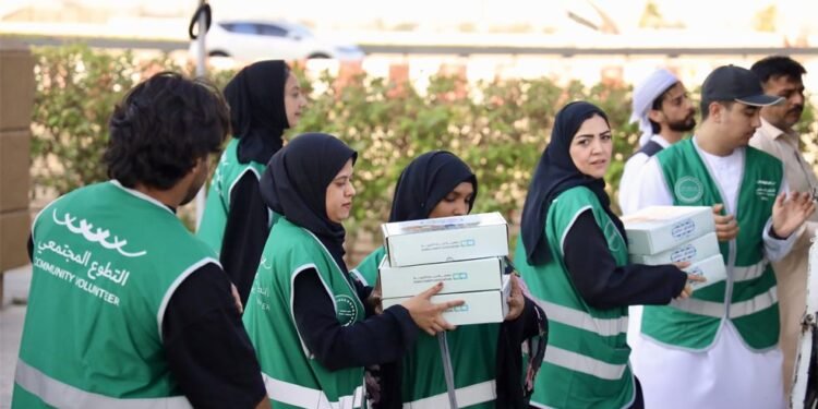 റമസാൻ: ദുബായ് പൊലീസിന്റെ സേവന പ്രവർത്തനങ്ങളിൽ 1,170 സന്നദ്ധ പ്രവർത്തകർ