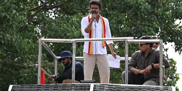 വിജയിയുടെ ടിവികെ റാലിയിൽ വീണ്ടും അപകടം; വിദ്യാർത്ഥിക്ക് ഗുരുതര പരിക്ക്, ആറുപേർക്ക് പരിക്ക്