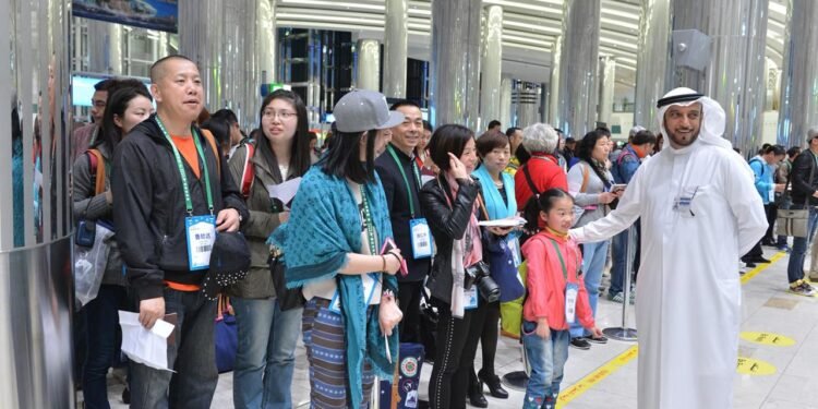 പ്രതിസന്ധികൾക്കിടയിലും യു.എ.ഇയിൽ ഇമിഗ്രേഷൻ സേവനങ്ങൾ തടസ്സമില്ലാതെ: ദുബായ് വിമാനത്താവളങ്ങളിൽ പ്രവർത്തനം സുതാര്യം