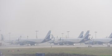 "Heavy rain continues in UAE; Caution for air passengers, authorities say arrive early."