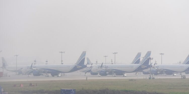 "Heavy rain continues in UAE; Caution for air passengers, authorities say arrive early."