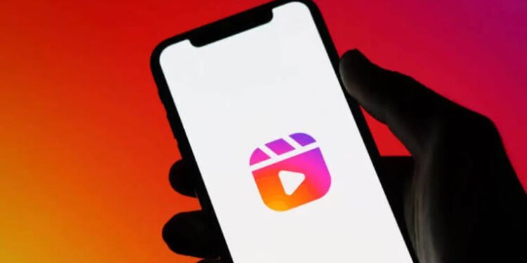 റീലിന് വേണ്ടി പിതാവിനെ ചാക്കിലാക്കി കൊറിയർ ചെയ്യാൻ ശ്രമം; ബെംഗളൂരുവിൽ സംഭവം