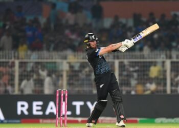 12.5 ഓവറിൽ ലക്ഷ്യം; ഫിൻ അലന്റെ മിന്നും സെഞ്ചറി: ദക്ഷിണാഫ്രിക്കയെ തകർത്ത് ന്യൂസീലൻഡ് ടി20 ലോകകപ്പ് ഫൈനലിൽ