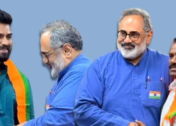 വൈക്കം മുൻ എംഎൽഎ കെ. അജിത്തും റോബിൻ രാധാകൃഷ്ണനും ബിജെപിയിൽ