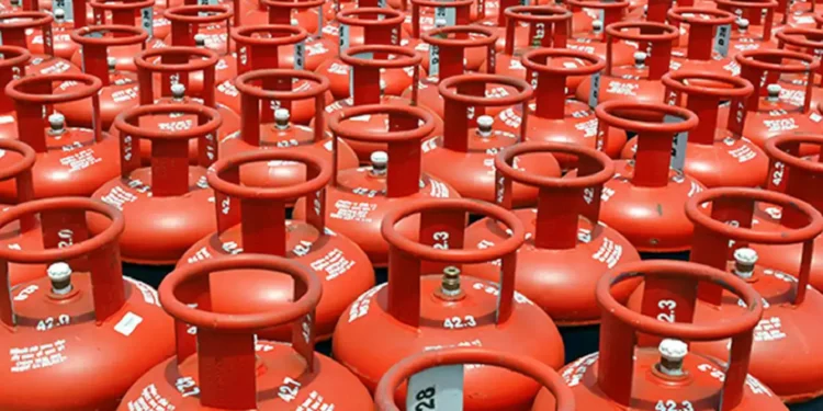 കേരളത്തിലും എൽ.പി.ജി ക്ഷാമ സാധ്യത; അവശ്യവസ്തു നിയമം നടപ്പാക്കി കേന്ദ്രം