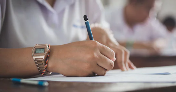 ഇറാൻ–ഇസ്രയേൽ സംഘർഷം: ഗൾഫിലെ എസ്എസ്എൽസി, പ്ലസ് ടു പരീക്ഷകൾ മാറ്റി