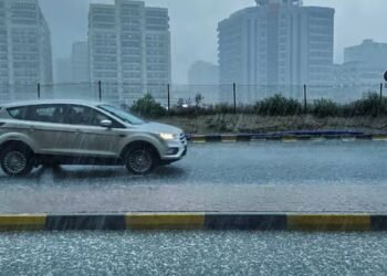 Rain intensifies in the UAE; heavy rainfall continues for the third day, authorities issue a warning.