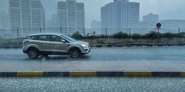 Rain intensifies in the UAE; heavy rainfall continues for the third day, authorities issue a warning.