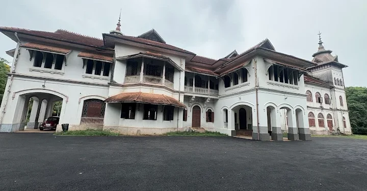 കവടിയാർ കൊട്ടാരത്തിൽ വൻ കവർച്ച; ₹2 കോടി വിലമതിക്കുന്ന സ്വർണം മോഷണം