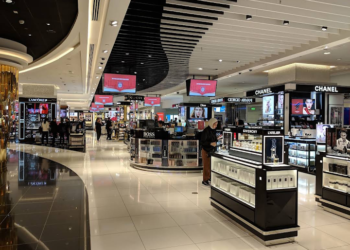 ദുബായിൽ ഭാഗികമായി വിമാന സർവീസ് പുനരാരംഭിക്കുന്നു; ഒമാനിൽ നിന്ന് കേരളത്തിലേക്ക് എയർ ഇന്ത്യ എക്സ്പ്രസ് ചൊവ്വാഴ്ച മുതൽ