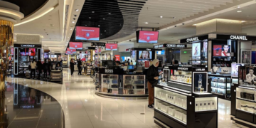 ദുബായിൽ ഭാഗികമായി വിമാന സർവീസ് പുനരാരംഭിക്കുന്നു; ഒമാനിൽ നിന്ന് കേരളത്തിലേക്ക് എയർ ഇന്ത്യ എക്സ്പ്രസ് ചൊവ്വാഴ്ച മുതൽ