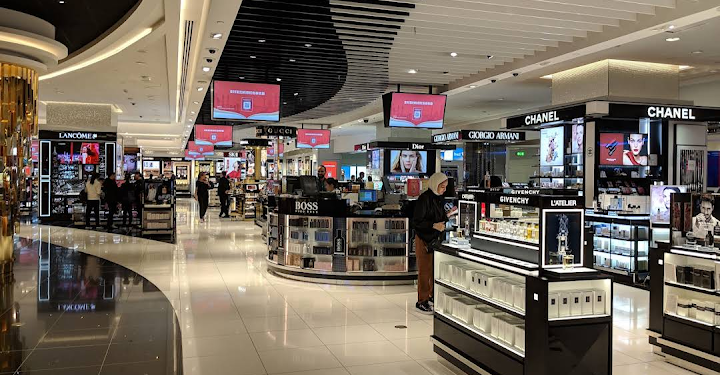 ദുബായിൽ ഭാഗികമായി വിമാന സർവീസ് പുനരാരംഭിക്കുന്നു; ഒമാനിൽ നിന്ന് കേരളത്തിലേക്ക് എയർ ഇന്ത്യ എക്സ്പ്രസ് ചൊവ്വാഴ്ച മുതൽ