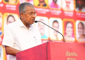 പിണറായി വിജയനും രേവന്ത് റെഡ്ഡിയും: പരാമർശ വിവാദം ശക്തമാകുന്നു