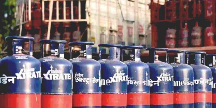 വാണിജ്യ എൽ.പി.ജി സിലിണ്ടർ വില വീണ്ടും ഉയർന്നു; ഹോട്ടൽ മേഖലയ്ക്ക് കനത്ത തിരിച്ചടി