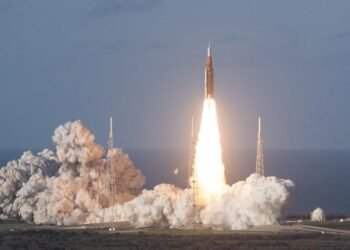 മനുഷ്യൻ വീണ്ടും ചന്ദ്രനിലേക്ക്… കുതിച്ചുയർന്ന് ആർട്ടെമിസ് II