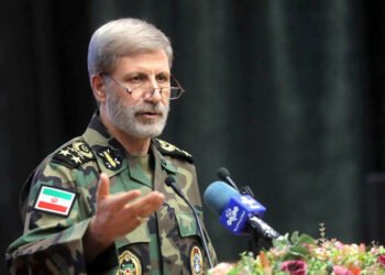 ‘ശത്രുക്കളുടെ നീക്കം ജാഗ്രതയോടെ നിരീക്ഷിക്കണം’; കരയുദ്ധത്തിന് സജ്ജരാകാൻ നിർദേശം നൽകി ഇറാൻ സൈനിക മേധാവി