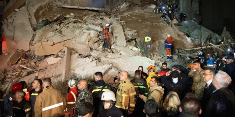 പത്ത് മിനിറ്റിൽ നൂറിലധികം കേന്ദ്രങ്ങൾ ; ലെബനനിൽ ഇസ്രായേൽ വ്യോമാക്രമണം, പിഞ്ചുകുഞ്ഞുങ്ങളടക്കം 254 മരണം