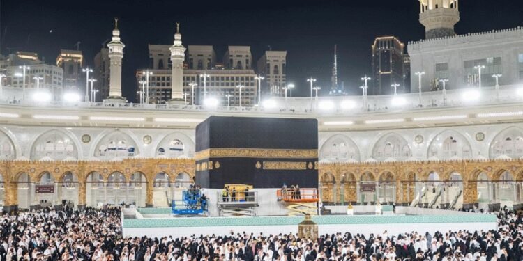 ഹജ്ജ് ഒരുക്കം: കിസ്‌വ ഉയർത്തിക്കെട്ടി; കഅ്ബയുടെ വാർഷിക അറ്റകുറ്റപ്പണികൾ പൂർത്തിയായി