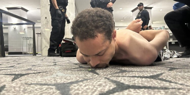 വൈറ്റ് ഹൗസ് വെടിവെപ്പ്: അക്രമിയുടെ ചിത്രം പുറത്തുവിട്ട് ട്രംപ്; സുരക്ഷ ഉദ്യോഗസ്ഥന് വെടിയേറ്റു